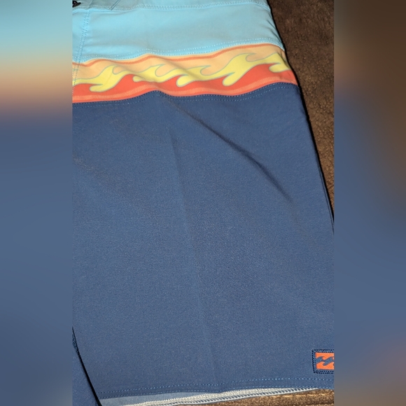 NWT, Billabong, Momentum Pro Performance 19", mid length board shorts -men's 38 - Picture 2 of 6